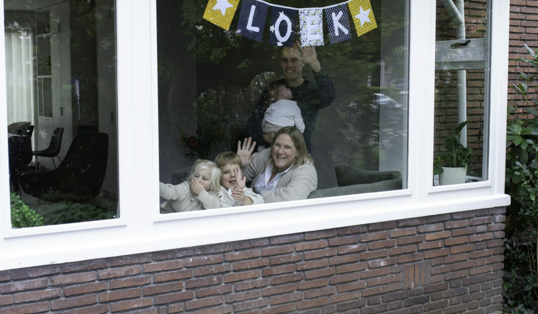 Newbornshoot in De Bilt bij kleine Loek met zijn grote broer en zus.